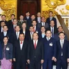 越南政府总理阮春福会见老挝人民革命党中央总书记、国家主席本扬•沃拉吉。（图片来源：越通社）