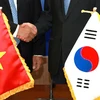越韩领导人互致贺电庆祝两国建交25周年