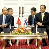 越南政府总理阮春福会见泰国总理巴育