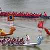 河内市首次在西湖举行赛舟比赛