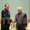 国会副主席汪周刘会见密克罗尼西亚联邦议会副议长