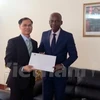 越南与多哥和乌干达加强合作关系