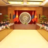 越南国会主席阮氏金银与蒙古国家大呼拉尔主席恩赫包勒德举行会谈