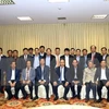 越南政府总理阮春福与国内新闻媒体机构领导举行见面会