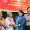 国会主席阮氏金银向隆安省优抚家庭和贫困群众拜年