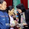 国家副主席邓氏玉盛春节前走访慰问太平省和南定省贫困群众