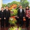 越南北部福音教教会会长向河内市委书记黄忠海拜年