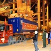 2018年春节期间海防港迎来多艘集装箱船进港装卸货