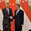 中国与新加坡承诺推动双方合作向纵深发展