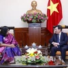 越南政府副总理兼外交部长范平明会见孟加拉国驻越南大使