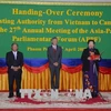 越南将亚太议会论坛轮值主席移交给柬埔寨