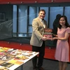 越南驻荷兰大使馆向莱顿大学图书馆赠送41本关于越南的珍贵英文版书籍