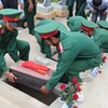 越南奠边省为在老挝牺牲的越南志愿军遗骸举行安葬仪式