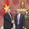 越南国家副主席汪周刘会见古巴工人中央工会秘书长吉拉特