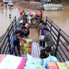 越南继续向老挝水电站大坝坍塌事故受灾群众提供援助