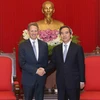 越共中央经济部部长阮文平会见澳大利亚和美国客人