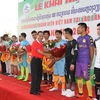 旅居老挝越南青年参加足球赛喜迎国庆节
