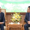 越南政府副总理王廷惠会见韩国国民银行董事长兼首席执行官