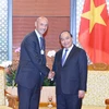 越南政府总理阮春福会见世界大型集团领导