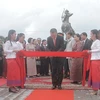 越柬友谊纪念碑在柬埔寨白马市竣工