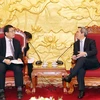 越共中央经济部部长阮文平会见日本客人