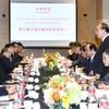 阮春福与中国各家一流集团领导举行座谈