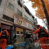 韩国一公司爆炸事故:越南驻韩国大使馆代表看望慰问受伤的两名越南工人