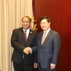 越南政府副总理兼外长范平明与巴布亚新几内亚外长举行会谈