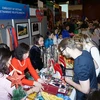 越南蚕丝产品在2018年布拉格圣诞慈善义卖活动展示