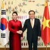 越南国会主席阮氏金银与韩国国会议长文喜相举行会谈