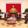 越共中央经济部部长会见谷歌集团全球事务副总裁