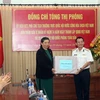 国会副主席丛氏放探访越南海军第三区司令部