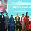 阮光海荣获2018年越南男子金球奖