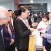 越南国会主席阮氏金银看望中央儿童医院癌症儿童并赠送慰问品