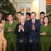  越共中央总书记、国家主席阮富仲向113警察部队和国家电力系统调度中心拜年
