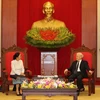 越共中央总书记、国家主席阮富仲会见老挝国会主席巴妮