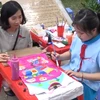 青年儿童通过绘画活动体现对传统奥黛之爱