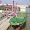 4万吨集装箱船抵达胡志明市港口