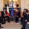 越南国会主席阮氏金银与法国参议院议长拉尔歇就许多问题交换看法