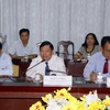 美国国会议员助理工作代表团访问越南永隆省