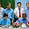 越南承天顺化省同老挝萨拉弯省携手保护劳动者的权益