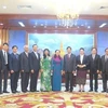 胡志明市高级代表团访问老挝