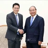 越南政府总理阮春福会见泰国央行行长