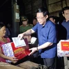 政府副总理王廷惠走访慰问广平和河静两省洪灾受灾群众