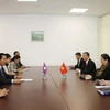 越南国会常务副主席丛氏放与老挝国会副主席本邦∙布达纳冯举行双边会晤