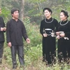 越南高平省岱依族人和侬族人的“南偶”歌和交换毛巾信物习俗