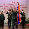 越南党和国家向老挝人民军集体和个人授予勋章