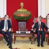 越共中央经济部长阮文平会见丹麦能源、能效和气候事务大臣