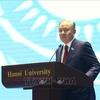 哈萨克斯坦议会下院议长与河内大学教师与大学生交流