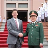 美国国防部部长埃斯珀对越南进行正式访问